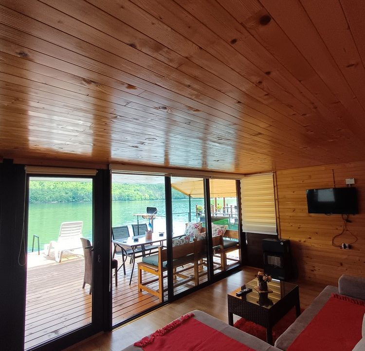 Splav La playa jezero perućac (11)