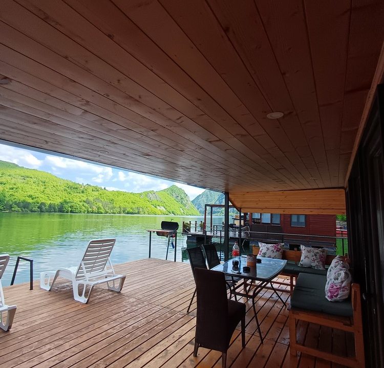 Splav La playa jezero perućac (12)