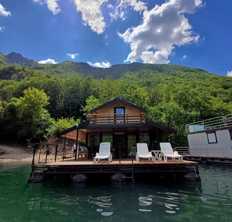 Splav La playa jezero perućac (16)