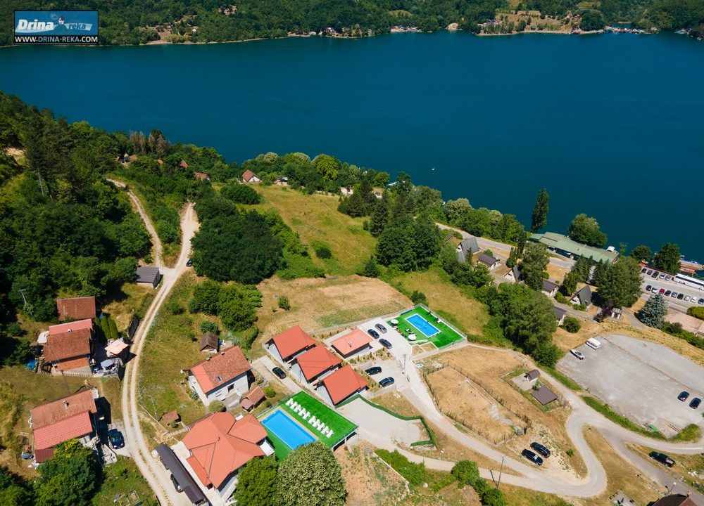 perućac-apartmani-drinska-priča-smeštaj-sa-bazenom (10)