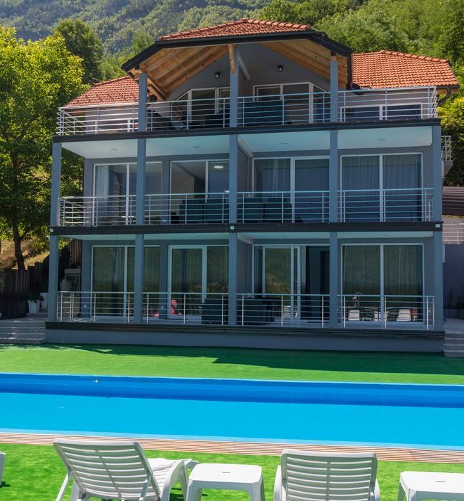 perućac-apartmani-drinska-priča-smeštaj-sa-bazenom (58)