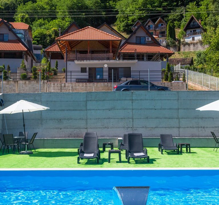 perućac-apartmani-maja-smeštaj-2025 (83)